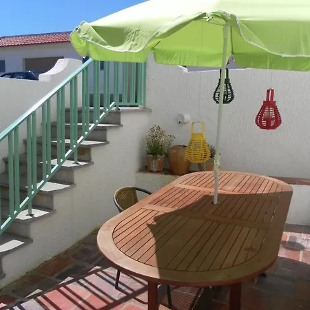 Lemon Tree Hostel *